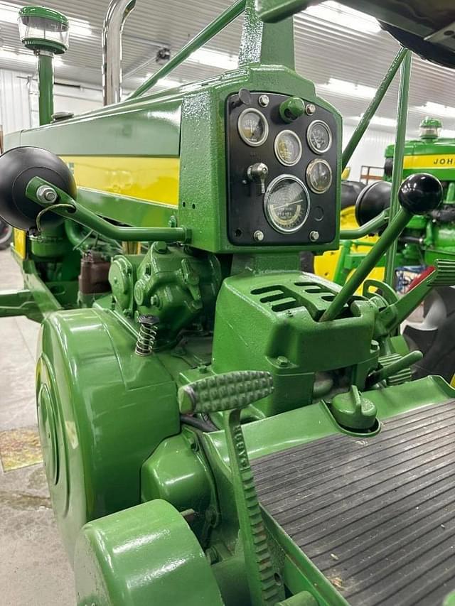 Image of John Deere 520 equipment image 3