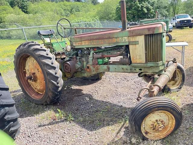 Image of John Deere 520 equipment image 1