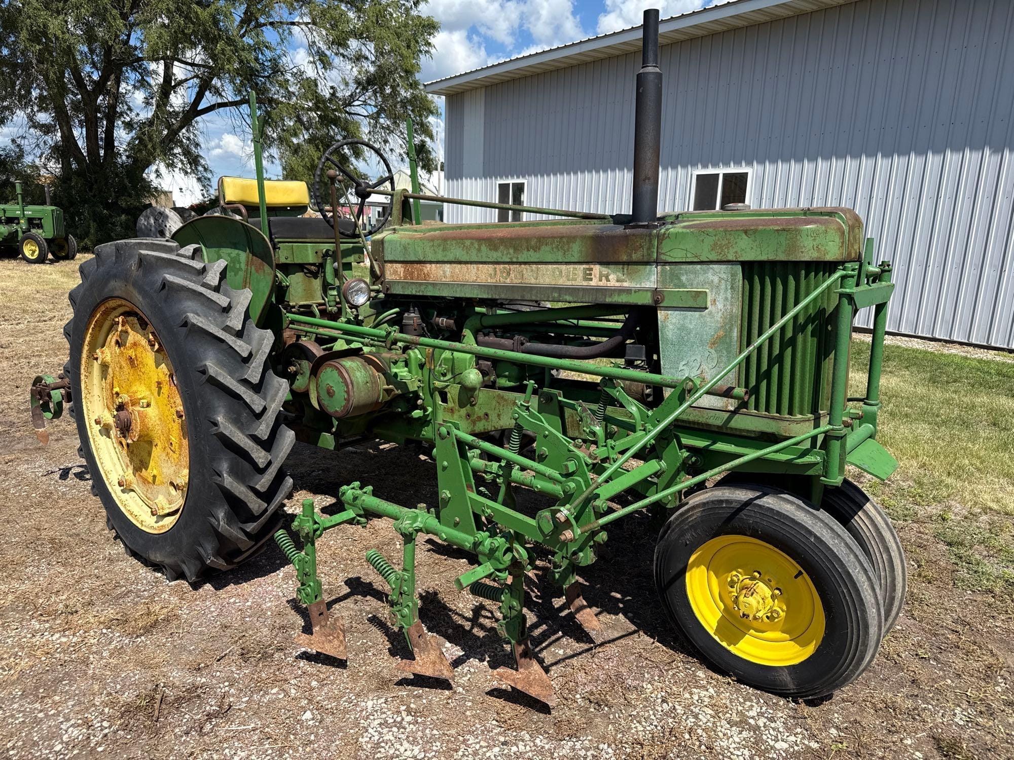 John Deere 520 Equipment Image0