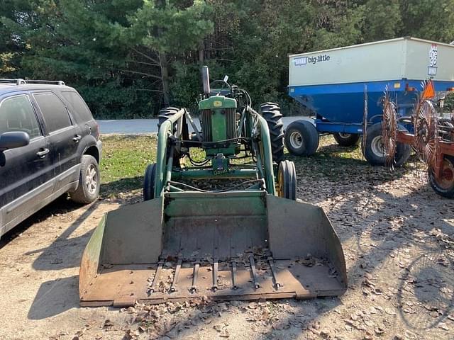 Image of John Deere 520 equipment image 1