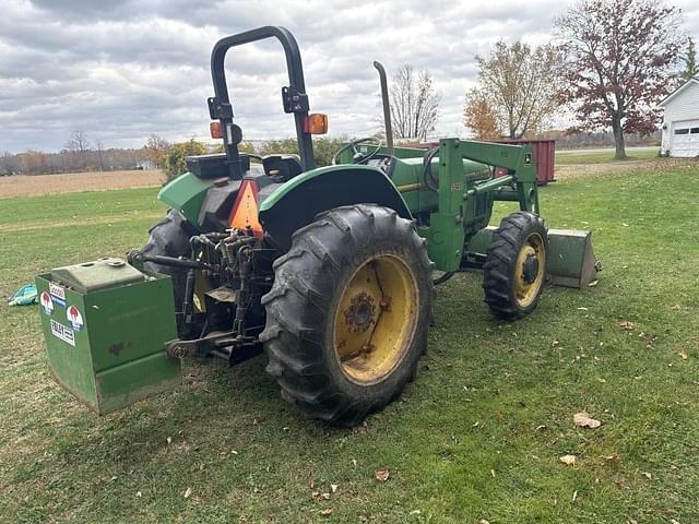 Image of John Deere 5200 equipment image 4