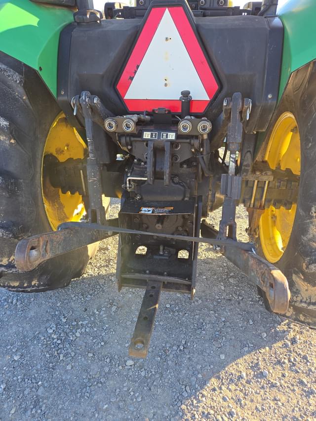 Image of John Deere 5200 equipment image 2
