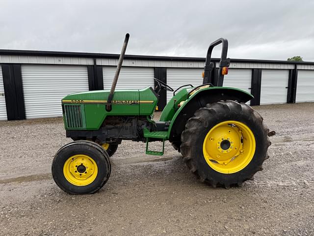 Image of John Deere 5200 equipment image 1