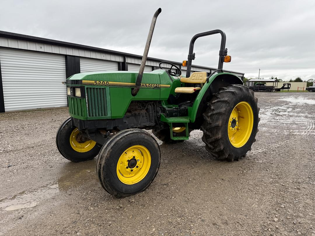 Image of John Deere 5200 Primary image