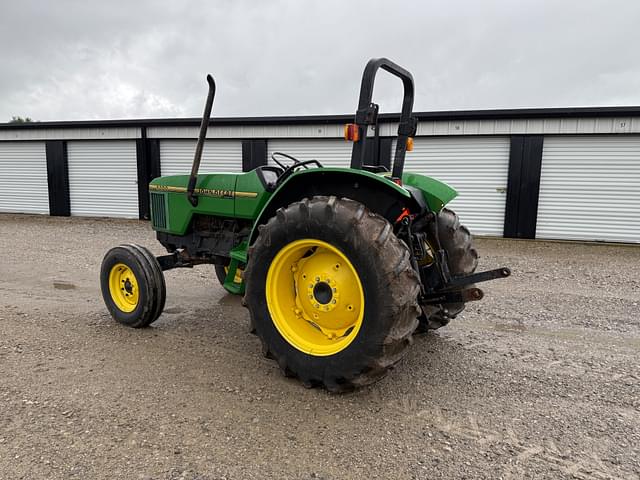 Image of John Deere 5200 equipment image 2