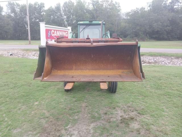 Image of John Deere 5200 equipment image 1