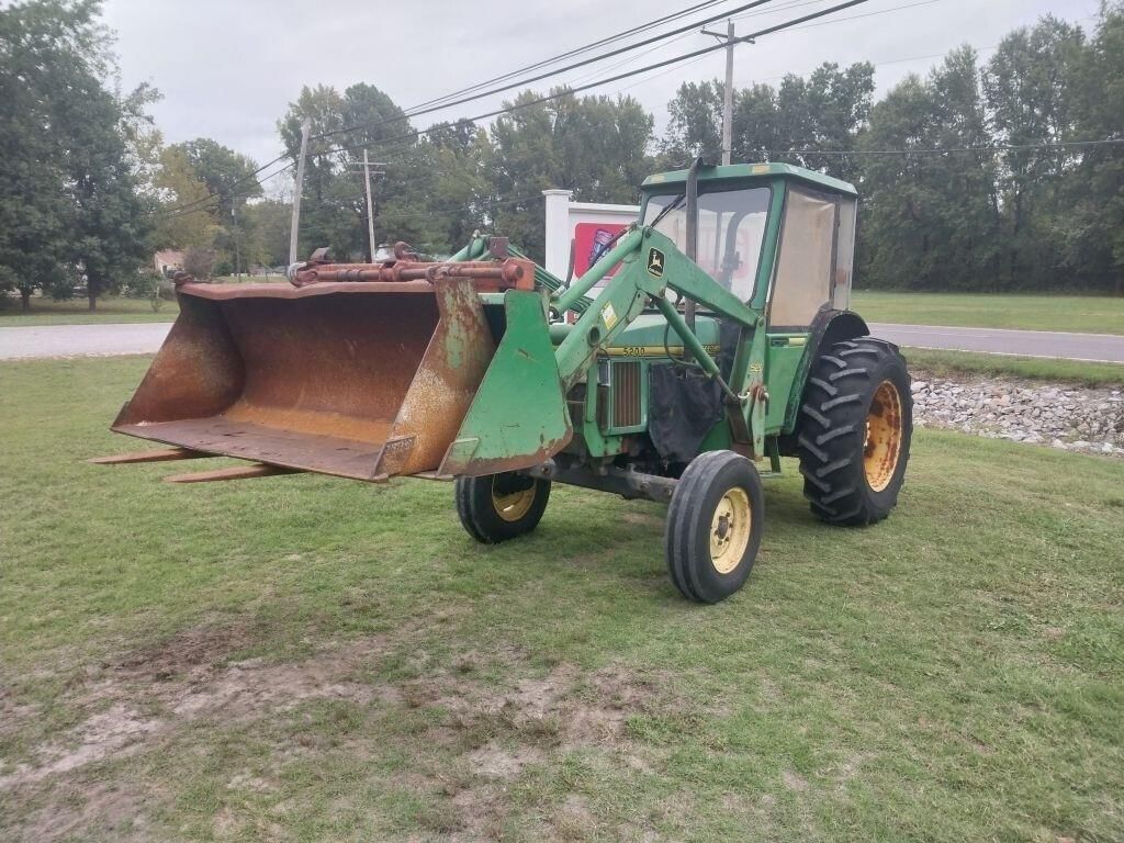 John Deere 5200 Equipment Image0