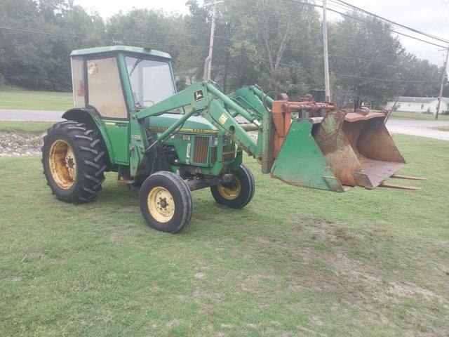 Image of John Deere 5200 equipment image 2