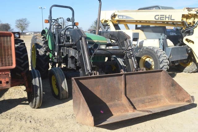 Image of John Deere 5200 equipment image 3