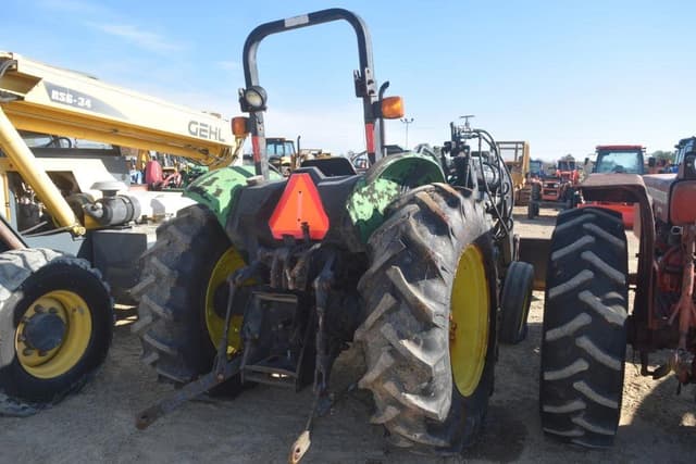 Image of John Deere 5200 equipment image 2