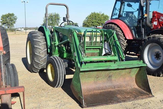 Image of John Deere 5200 equipment image 3