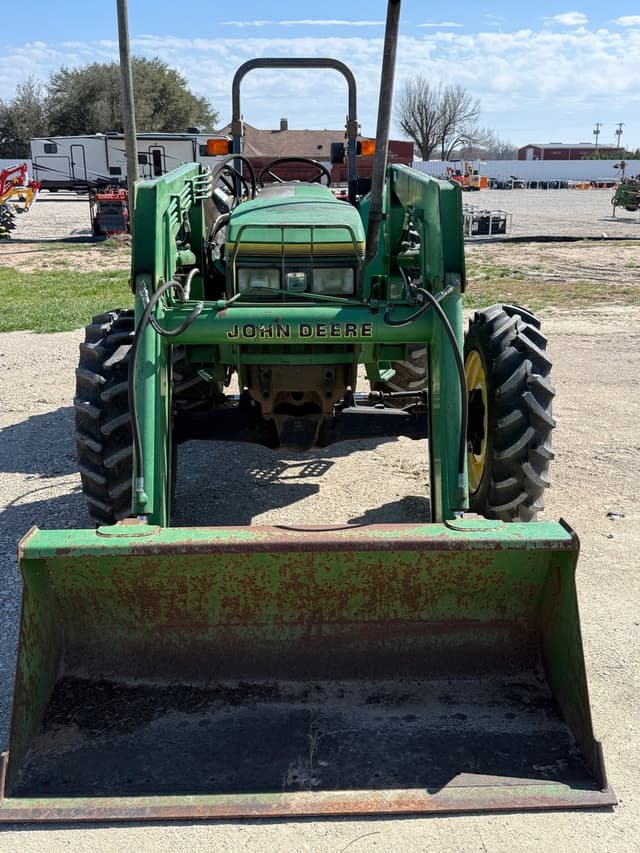 Image of John Deere 5200 equipment image 3
