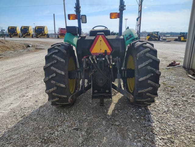 Image of John Deere 5200 equipment image 3