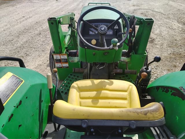 Image of John Deere 5200 equipment image 4