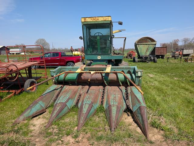 Image of John Deere 5200 equipment image 2