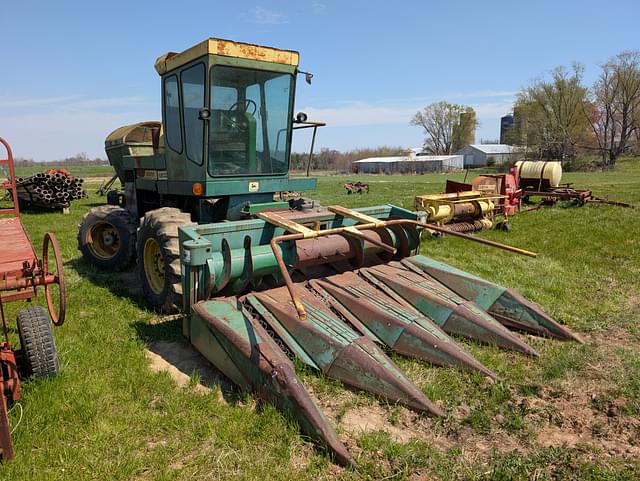 Image of John Deere 5200 equipment image 3