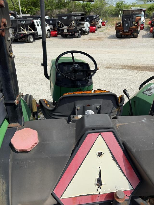 Image of John Deere 5200 equipment image 4