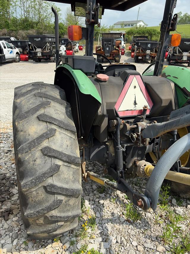 Image of John Deere 5200 equipment image 3