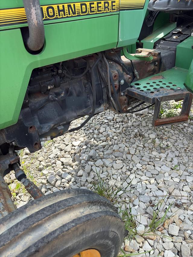 Image of John Deere 5200 equipment image 1