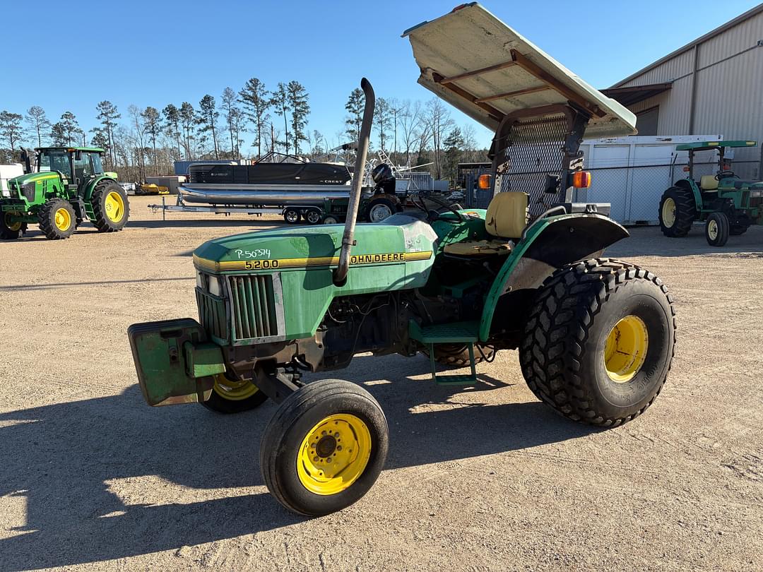 Image of John Deere 5200 Primary image