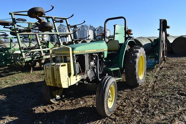 Image of John Deere 5200 equipment image 1