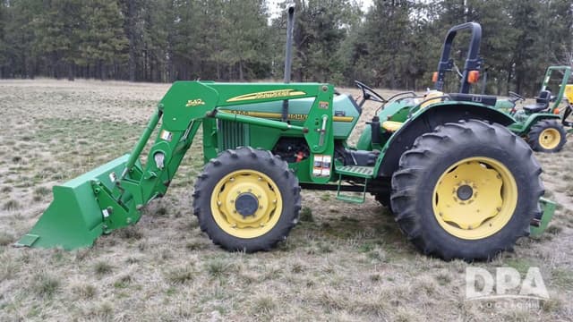 Image of John Deere 5200 equipment image 4