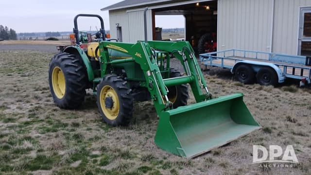 Image of John Deere 5200 equipment image 1