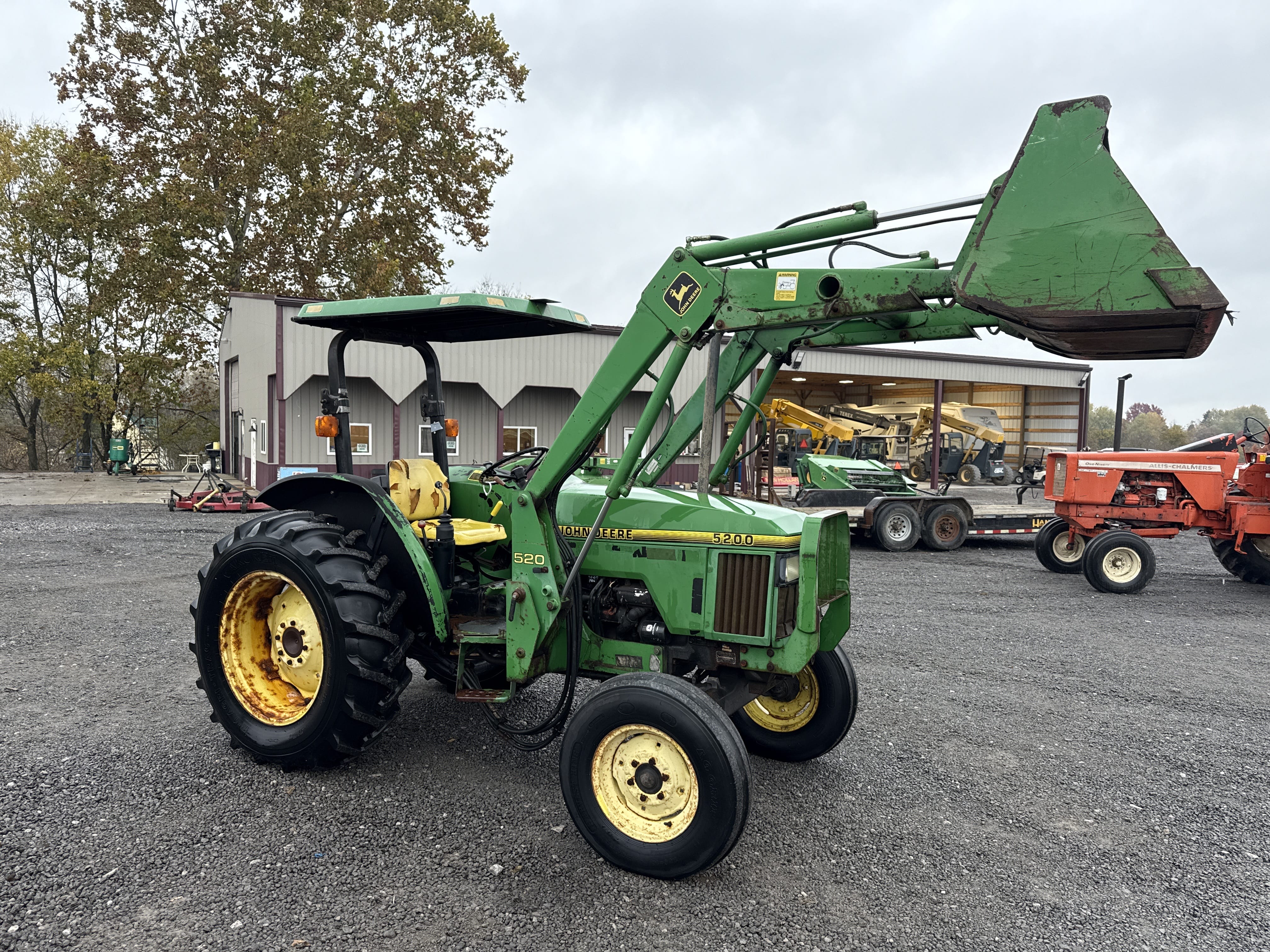 John Deere 5200 Equipment Image0