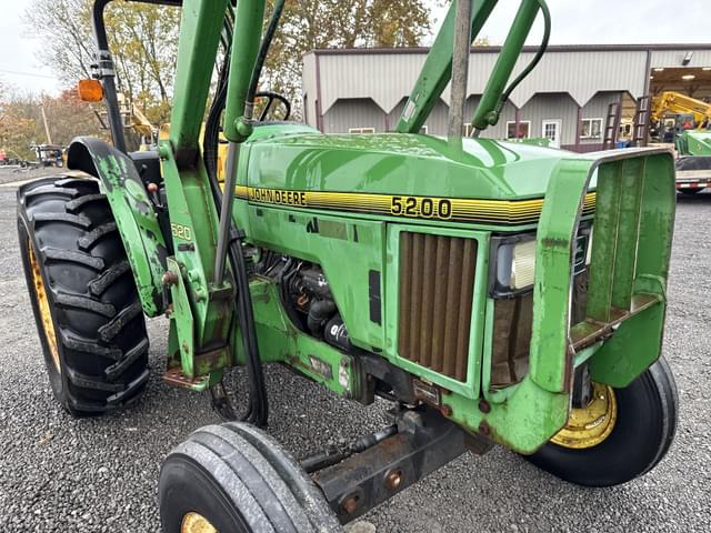 Image of John Deere 5200 equipment image 1