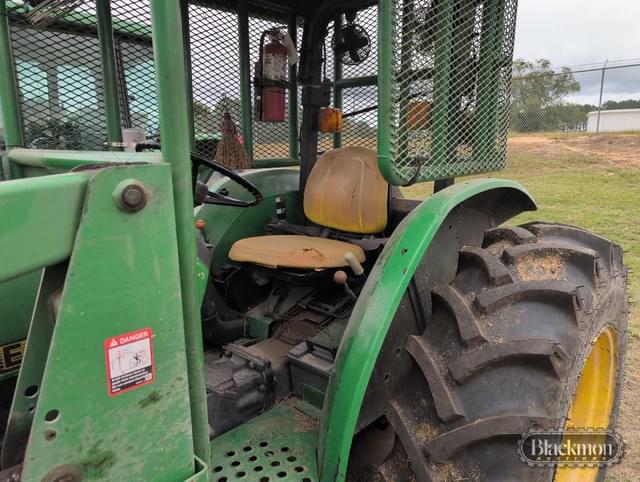 Image of John Deere 5200 equipment image 2