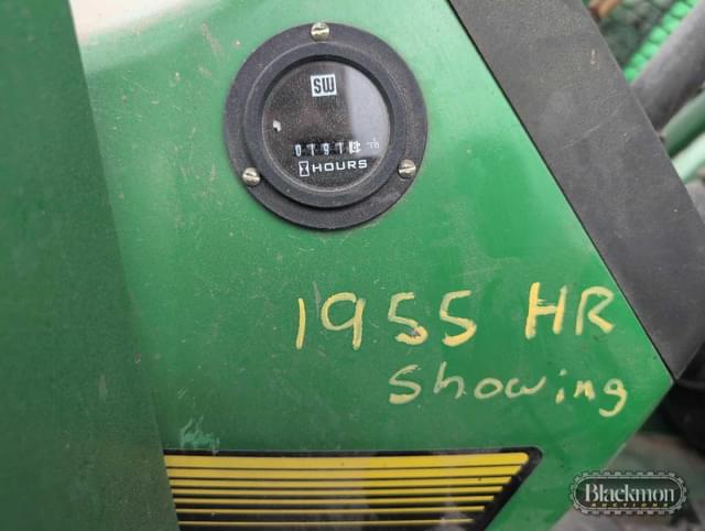 Image of John Deere 5200 equipment image 1