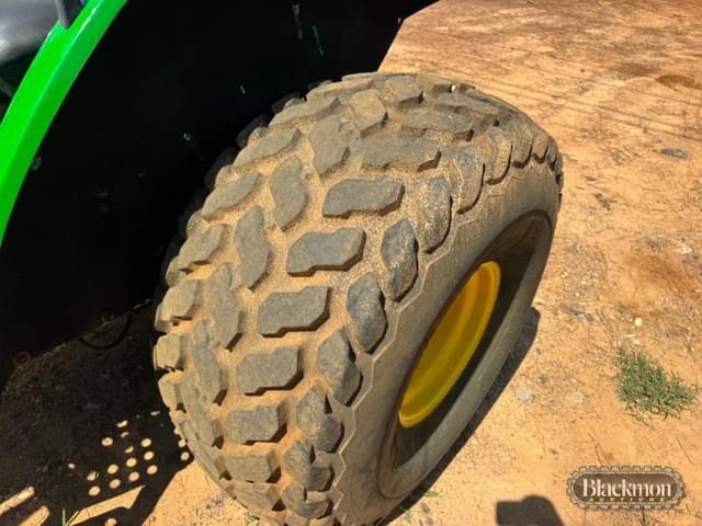 Image of John Deere 5200 equipment image 3