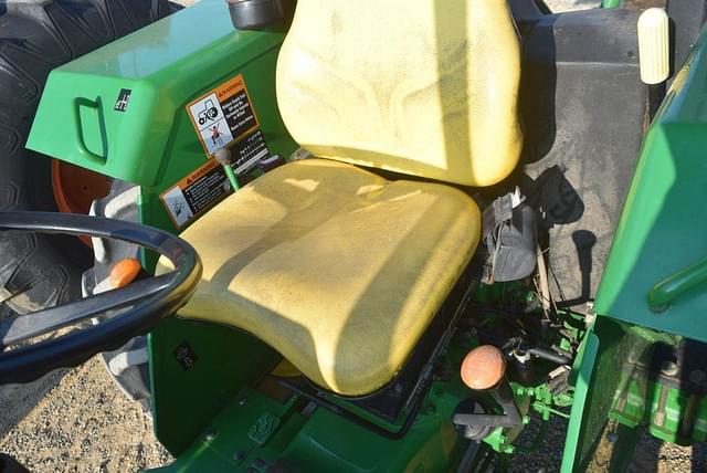 Image of John Deere 5203 equipment image 4