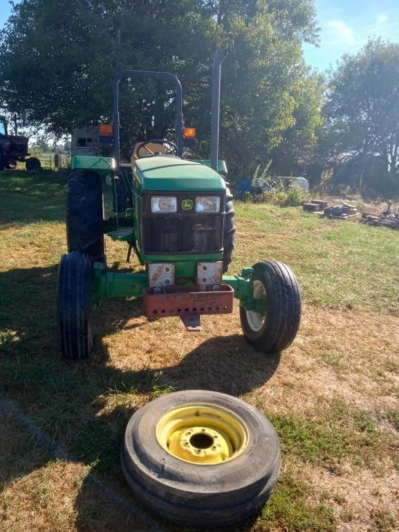 Image of John Deere 5203 equipment image 1