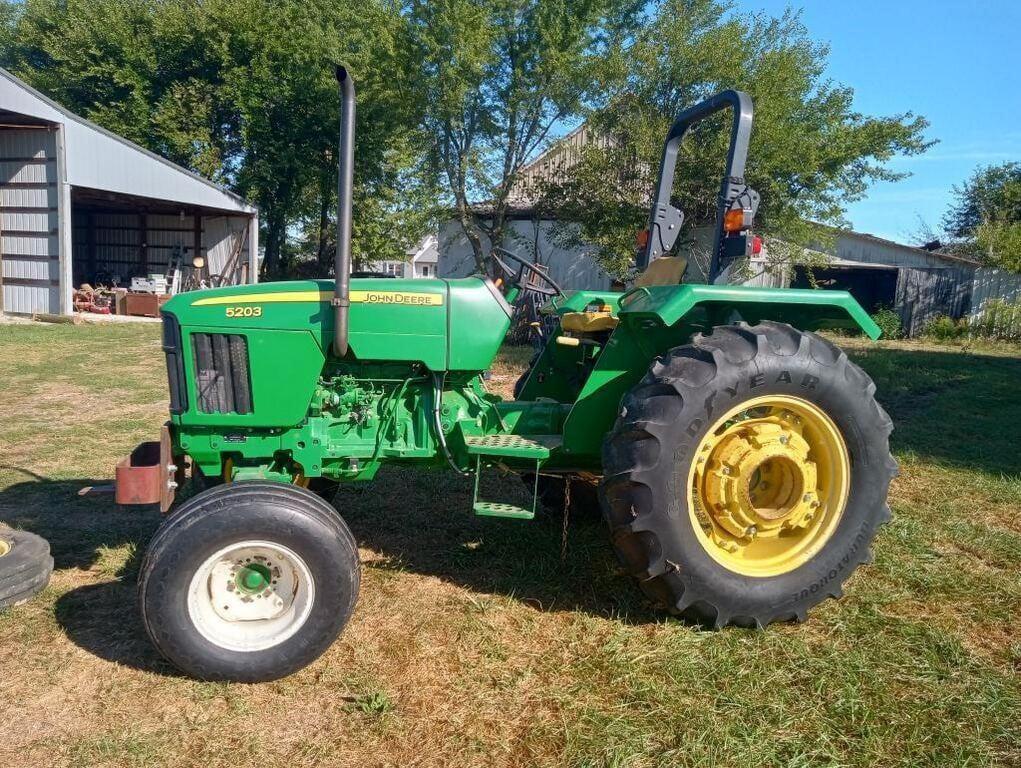 Image of John Deere 5203 Primary image