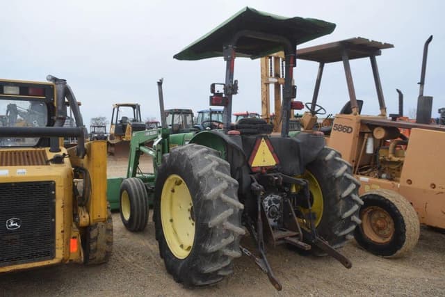 Image of John Deere 5205 equipment image 1