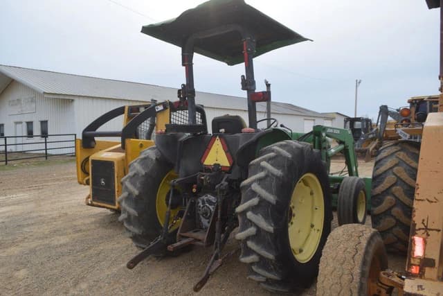 Image of John Deere 5205 equipment image 2