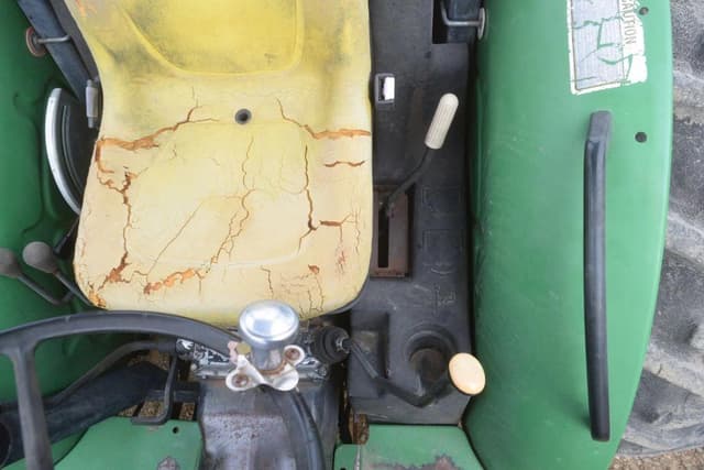 Image of John Deere 5205 equipment image 4