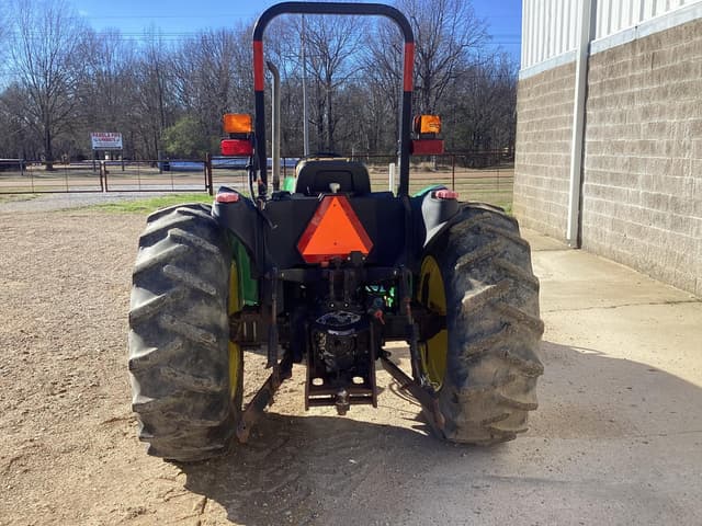 Image of John Deere 5205 equipment image 3