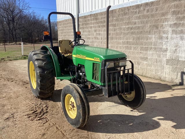 Image of John Deere 5205 equipment image 2