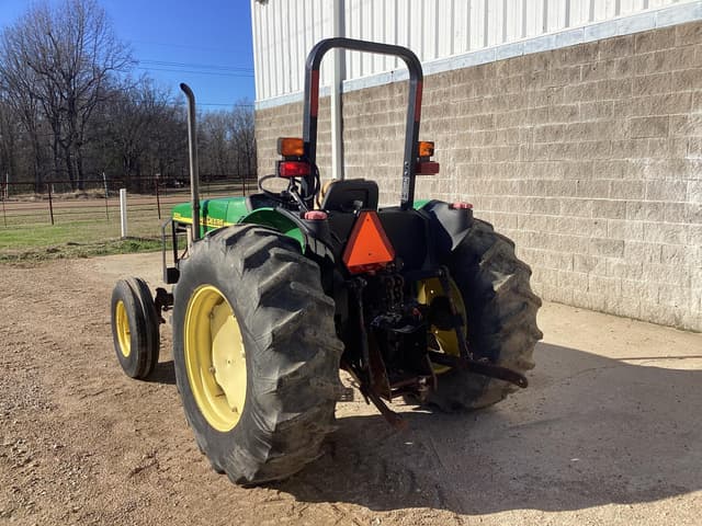 Image of John Deere 5205 equipment image 4