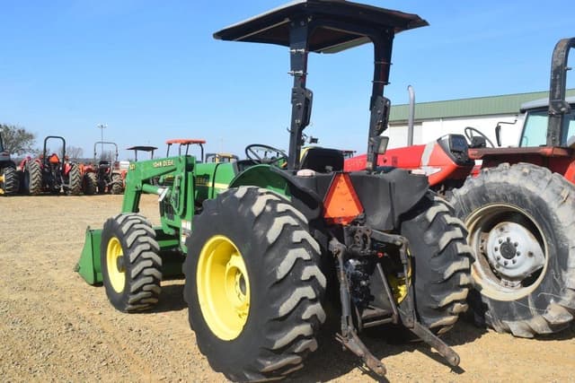 Image of John Deere 5205 equipment image 1