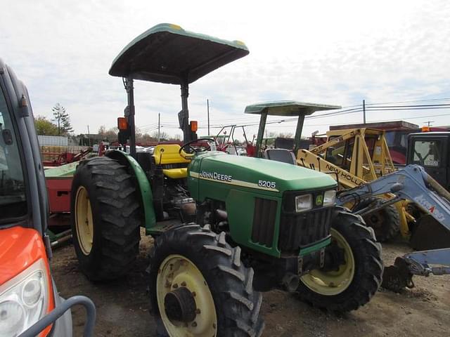 Image of John Deere 5205 equipment image 3