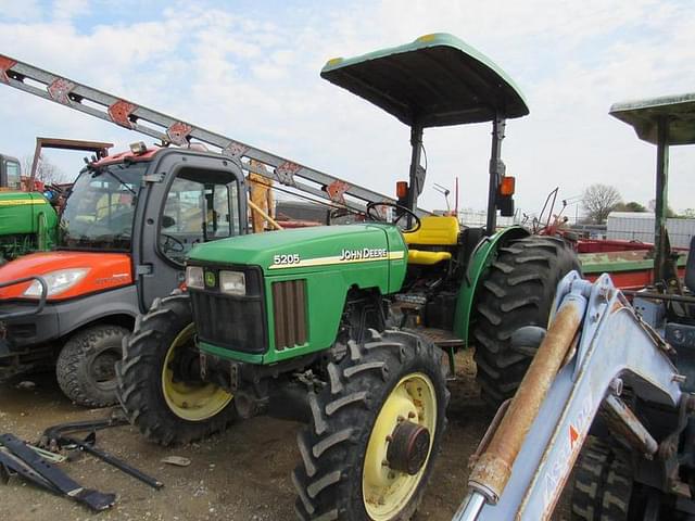 Image of John Deere 5205 equipment image 1
