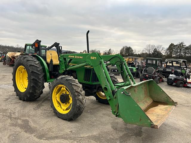 Image of John Deere 5205 equipment image 2