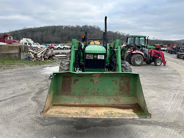 Image of John Deere 5205 equipment image 4