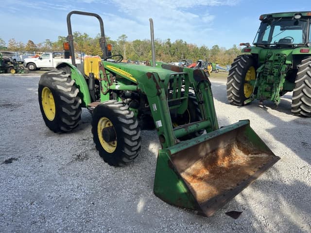 Image of John Deere 5205 equipment image 4