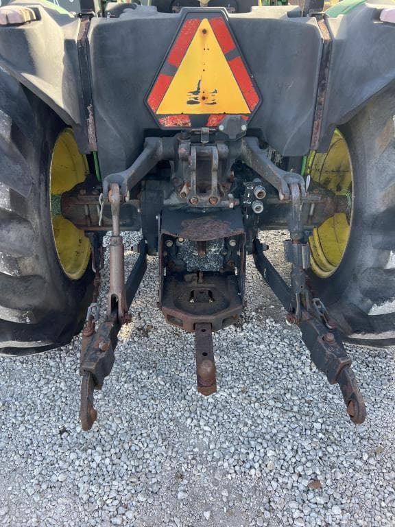 Image of John Deere 5205 equipment image 2