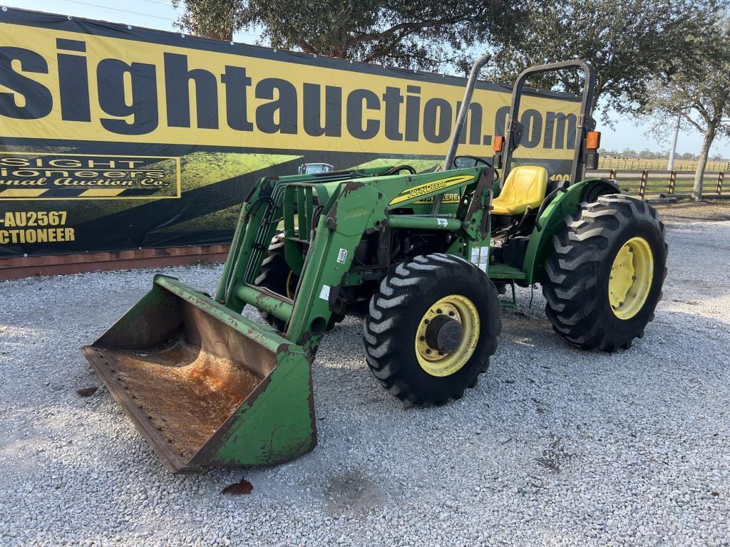 John Deere 5205 Equipment Image0