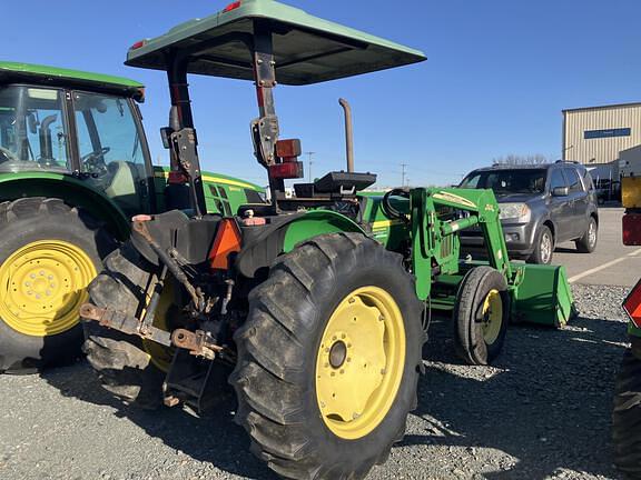 Image of John Deere 5205 equipment image 1